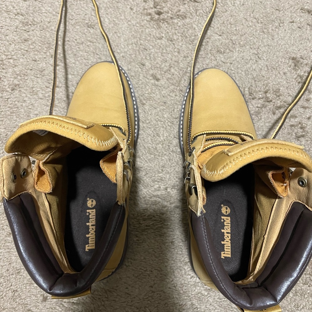 One pair of Women’s boots CourMayeur Valley.